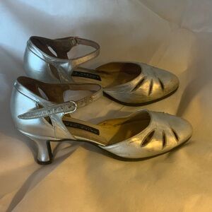 Arika Nerguiz tango shoes